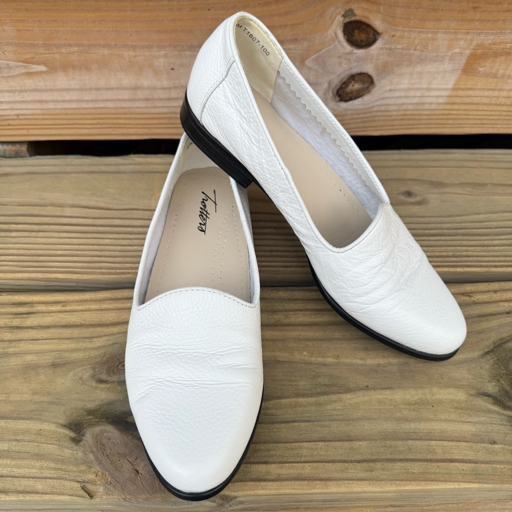 Trotters White Leather liz Loafers Slip On Low Square Heel Women’s 6.5